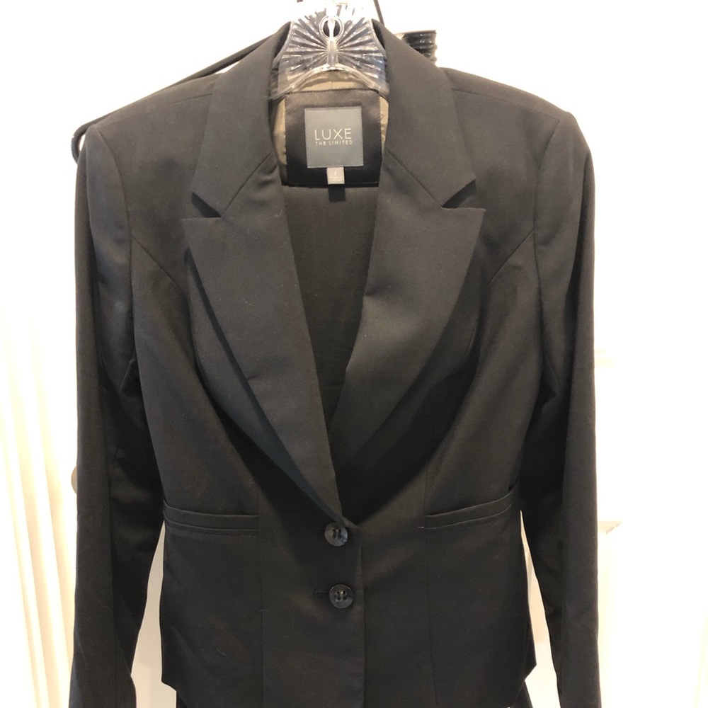 Women’s pant suit